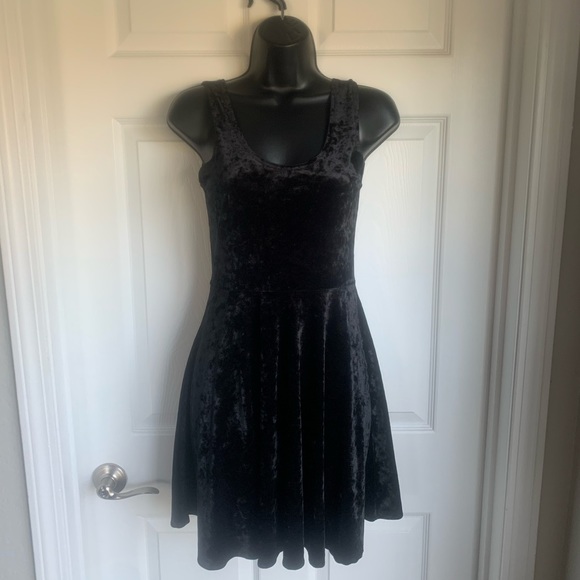 Black Velvet Dress - Picture 1 of 4